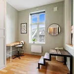 2-Bedroom Close To Everything