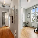 2-Bedroom Close To Everything